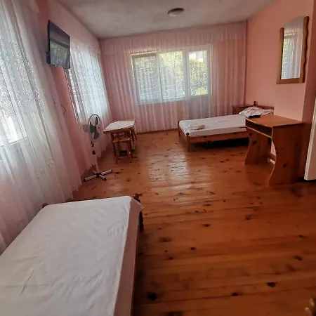 Panayotovi בית הארחה ביאלה