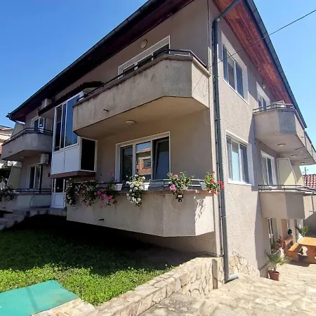 Panayotovi בית הארחה