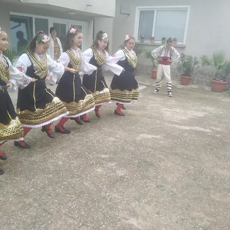 Panayotovi בית הארחה