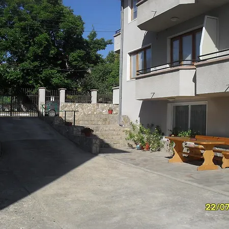 Panayotovi *